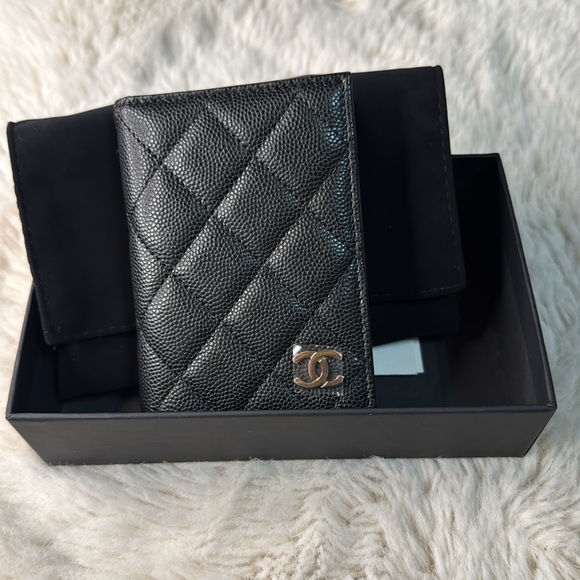 Price is firm NWT Chanel flip open card holder - Picture 5 of 9
